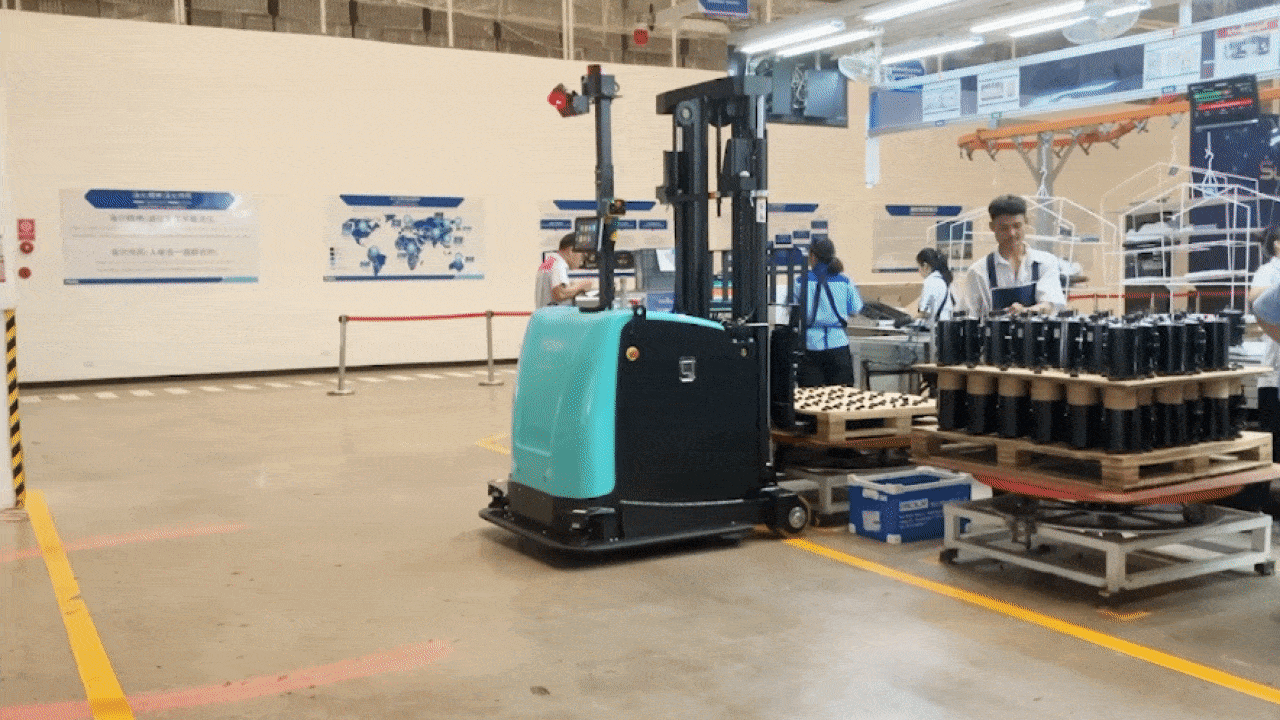 家电行业智能无人叉车案例.gif