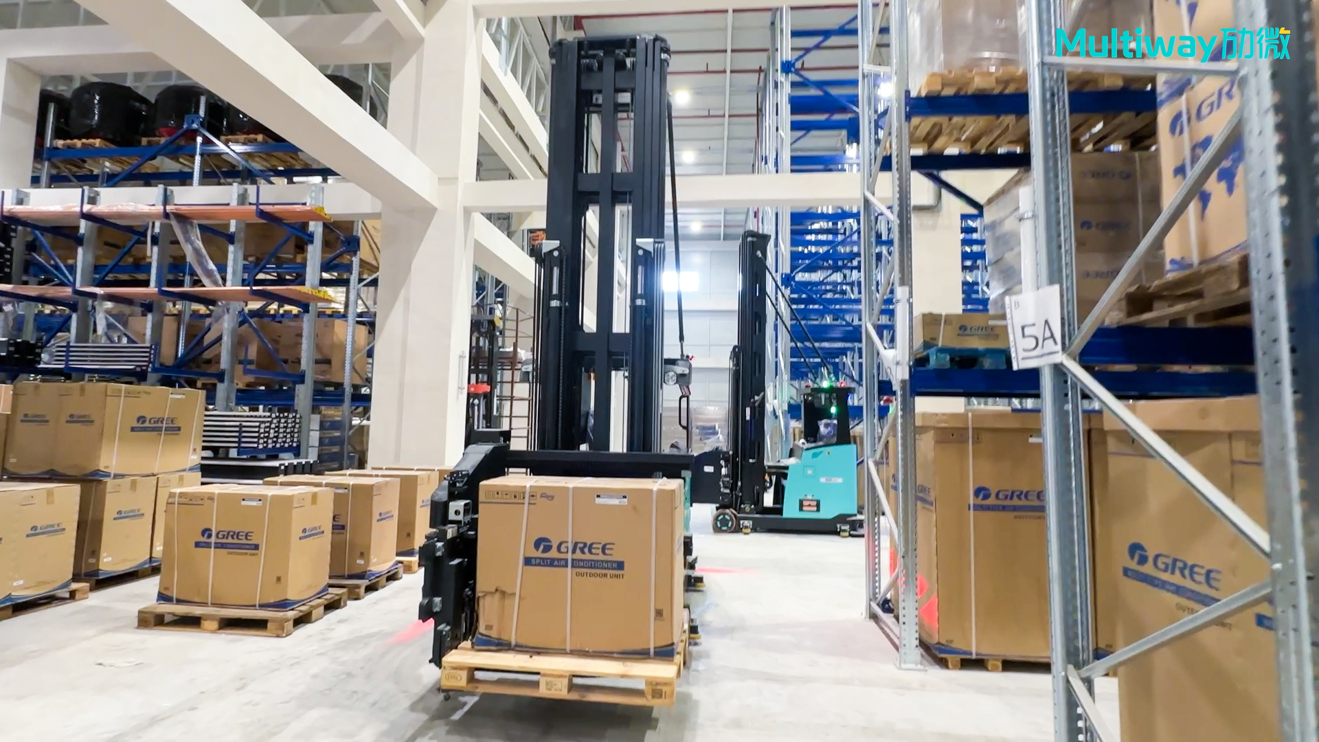 三向智能叉车1.jpg 三向智能叉车1.jpg