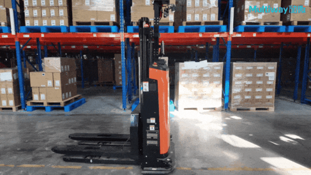 堆高式无人叉车SL14.gif 堆高式无人叉车SL14.gif