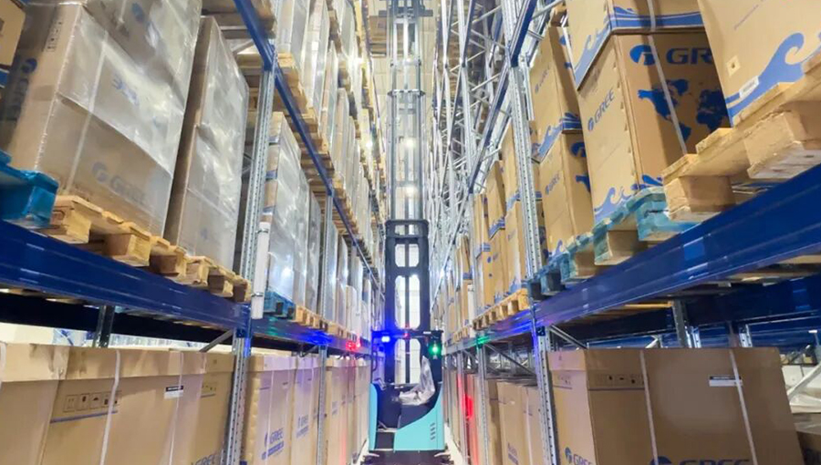 无人叉车的“硬核”实力：从1.75米巷道到8000kg重载的参数解码